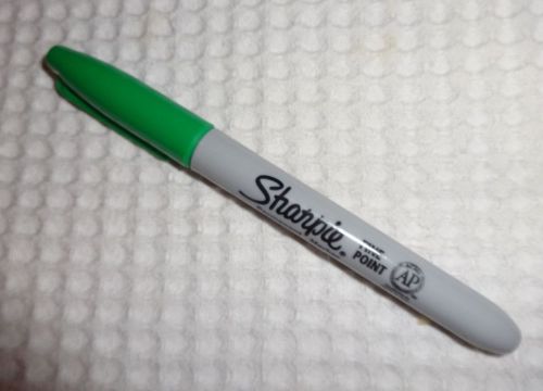 1 SHARPIE Permanent Marker - Fine Point  - GREEN - New!
