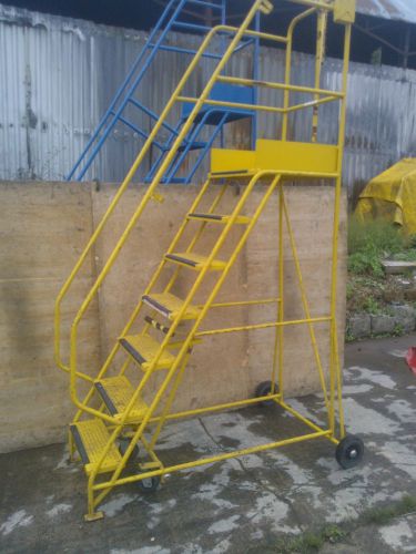 VERY LARGE STEPS LADDERS  / WORK PLATFORM    ON  WHEELS 2750 mm HIGH