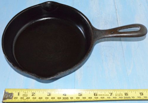 Vintage Cast Iron 6&#034;1/2 Skillet Frying Pan #3 Double Spout Egg Pan