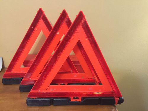 SATE-LITE #711 REFLECTIVE EMERGENCY ROADSIDE TRIANGLES SET OF 3 WITH CASE