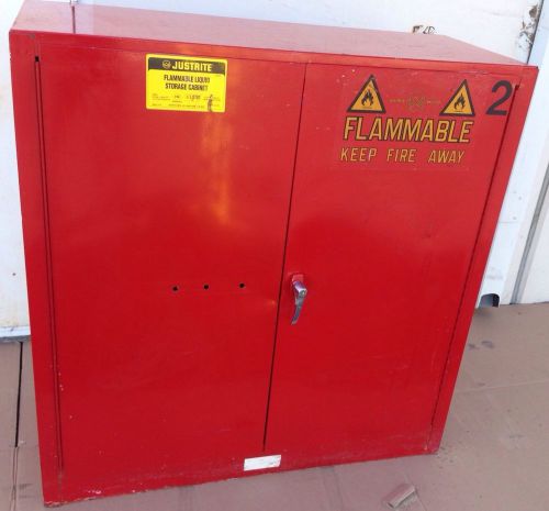 JUSTRITE FLAMMABLE STORAGE SAFETY CABINET 40 GALLON CAPACITY -NO KEY-