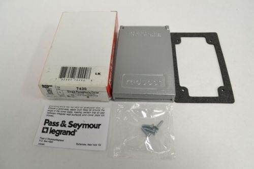 NEW PASS SEYMOUR 7420 SINGLE COVER FS MOUNT VERTICAL PLUG &amp; RECEPTACLE B226277