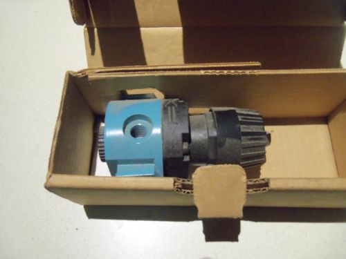 New wilkerson r16-03-000 pneumatic air in line pressure regulator 0-125 psi for sale