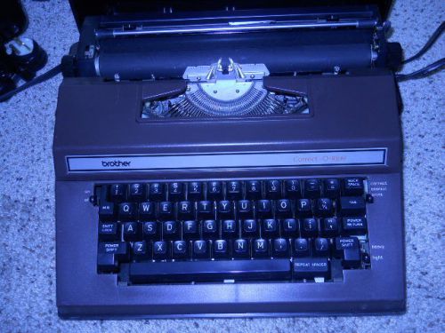 Vintage Brother Typewriter in Hard Case Model # 3800 Made in Japan