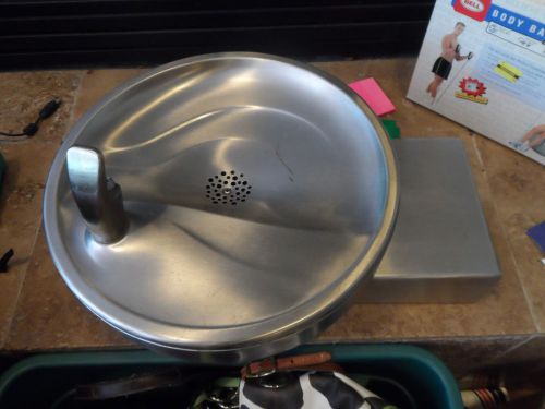 WALL MOUNT DRINKING FOUNTAIN stainless