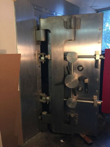 AHERN SAFE BANK VAULT DOOR BUILT BY DIEBOLD~FREE FREIGHT