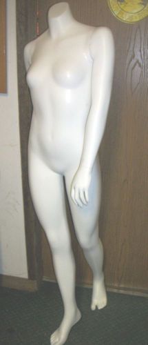 MANNEQUIN 12YR GIRL CLOTHES DISPLAYS 55&#034; Tall White PREVIOUSLY OWNED
