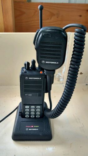 Motorola HT1000 UHF DTMF DN Model W/ Charger &amp; Remote Microphone
