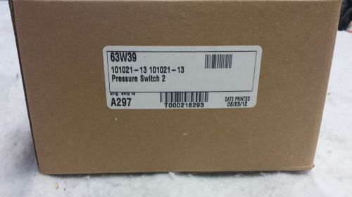 63W39 PRESSURE SWITCH   / NEW IN BOX