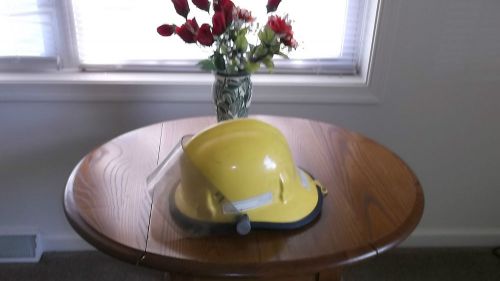 CAIRNS YELLOW CLASS D LEXAN HARDHAT FIREMAN HELMET WITH SHIELD AND LINER