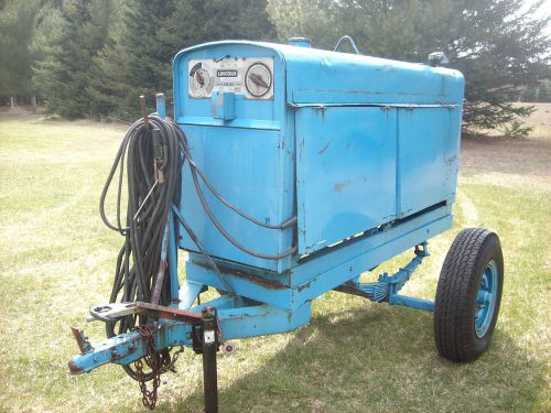 LINCOLN - SAE-300 Model 227   300 Amperes 40 volts on trailer runs great