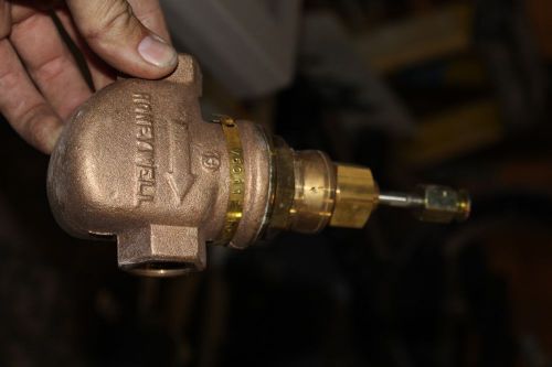 New honeywell v5011f-1030-1-9106 1/2&#034; valve for sale