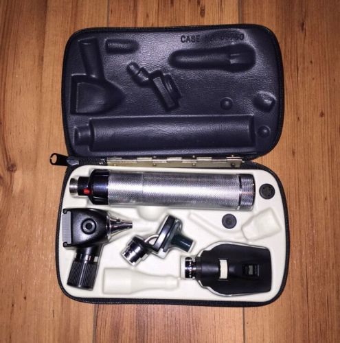 Welch Allyn 3.5v Otoscope &amp; Ophthalmoscope Diagnostic Kit - 71050 Works Great