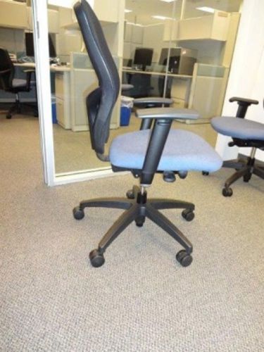 Teknion t-3 black on blue swivel task chairs great condition in temecula, ca for sale