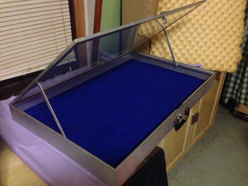 22&#034; x 34&#034; x 3 1/4&#034;   Aluminum End Opening Glass Top Display Case