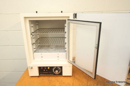 BLUE M DRY TYPE BACTERIOLOGICAL INCUBATOR GRAVITY CONVECTION OVEN MODEL 100A 100