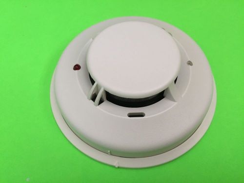 SYSTEM SENSOR 2112TL Smoke and Fire Detector with Mounting Plate