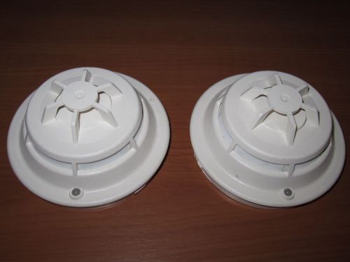 LOT OF 2 - SIEMENS HFPT-11 HEAT DETECTOR HEADS FIRE ALARM SYSTEM PARTS - USED