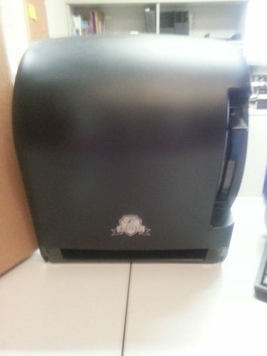 EMPRESS TOWEL DISPENSER WITH LEVER ROLL