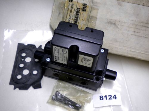 (8124) Parker Valve SSA40123701 3/8&#034; DS 2P NLMO 120/60