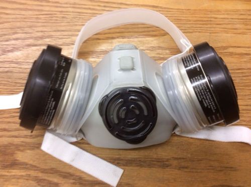 AOSafety Medium R5700  Mask Respirator Never Used SAVE BIG BUCKS $$$