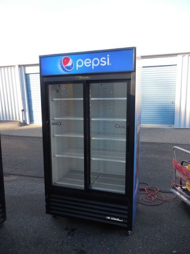 Clean true model gdm-37 ld two door reach in beverage cooler refrigerator for sale