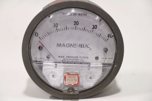 Dwyer Instruments Inchs of Water 0-40 2040C Differential Pressure Gauge