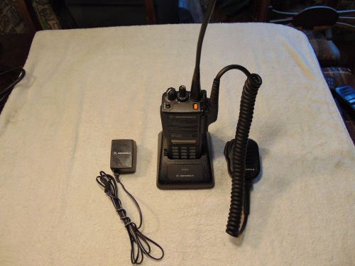 MOTOROLA MTS2000 w/ MIC, BATTERY CHARGER - H01UCH6PW1BN 800Mhz Flashport Radio 3