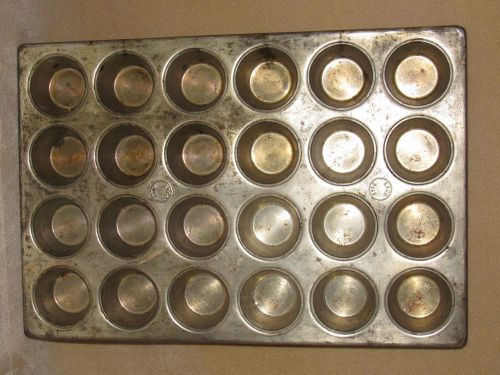 VTG Large Ecko Cupcake Pan 2 dozen 24 piece Very Heavy