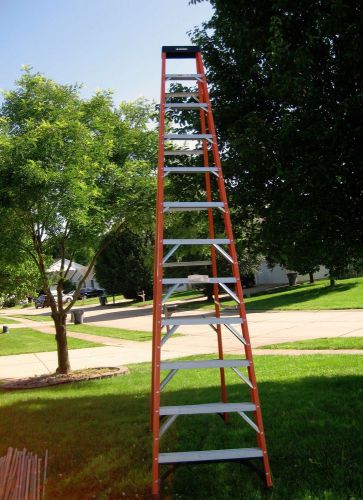 Huskey 12&#039; Fiberglass 1A Step Ladder - Used Once - Excellent condition!