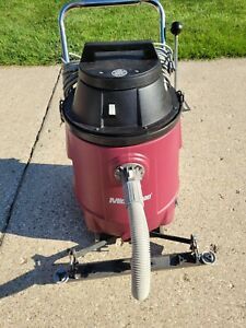 Minuteman Wet Vac with 27&#034; wide area front squeegee