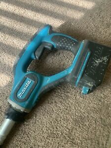 Makita XRV02T 18V Cordless 4&#039; Concrete Vibrator