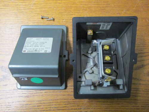 New nos united electric controls j400-554 pressure switch 0-30psi/0-200kpa 15a for sale