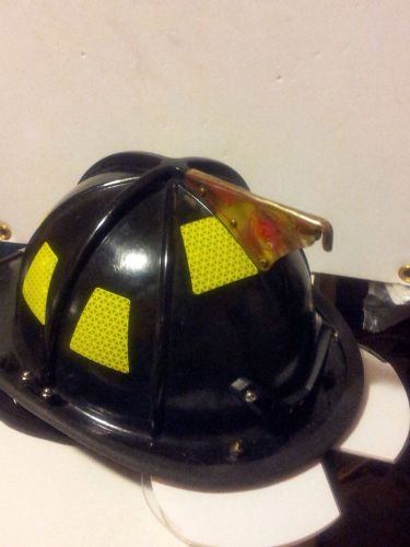 Cairns 1044 fire helmet