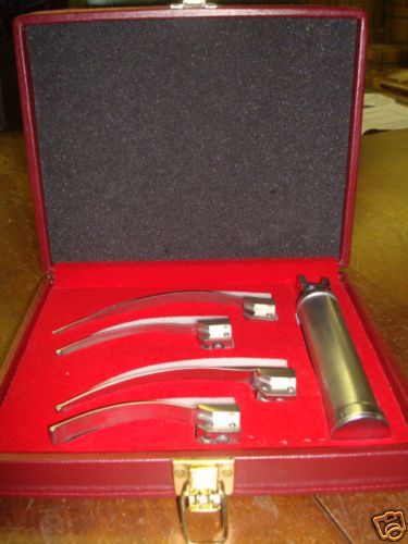 Laryngoscope macintosh set  emt 1 handle and 4macblades for sale