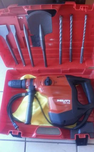 HILTI TE 70 AVR -WARRANTY MAY  -2016 FREE BITS &amp; CHISELS - JUST PURCHASED WOW