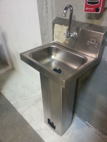 Advance Hands Free Sanitizer Sink with Foot Pedals