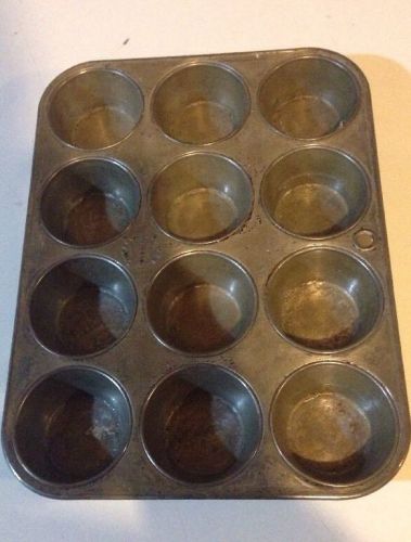 Chicago Metallic MFG CO - 1943 -  Metal Muffin Cupcake Baking Pan