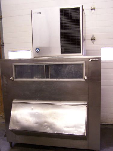 Nice used hoshizaki 850 lb ice machine with a 1325 lb bin for sale
