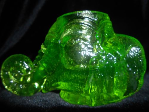 Green Vaseline uranium glass tabletop toothpick match holder circus elephant art