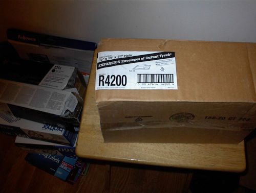 Tyvek expansion mailer, 10 x 13 x 1 1/2, white, 18lb, 100/carton r4200 for sale