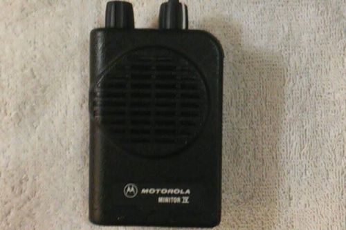 Motorola Minitor 4 VHF 2 FREQ Stored Voice Pager &amp; Charger