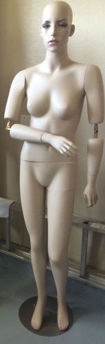 FEMALE MANNEQUIN - MOVEABLE ARMS!