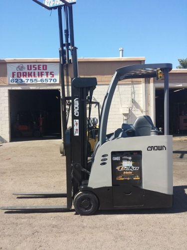 Forklift (18812) 2008 crown rc5535-30tt190, 3000lbs capacity , triple mast for sale