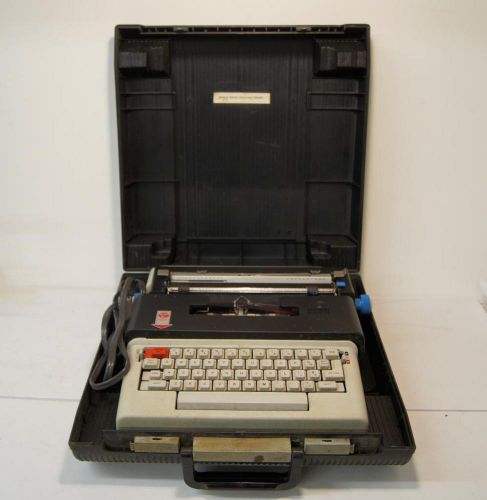VTG ELECTRIC OLIVETTI PORTABLE TYPEWRITER IN CASE - WORKS!