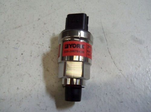 York 025-28678-006 Pressure Transducer