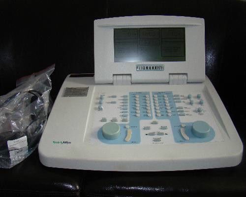 GRASON STADLER GSI 61 Clinical Audiometer with accessories ~ Excellent unit