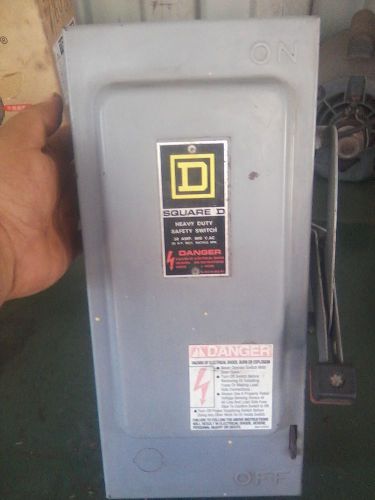 heavy duty safety switch  square D 30 amps 600 V AC 20 hp 3 ph type 1 series E1