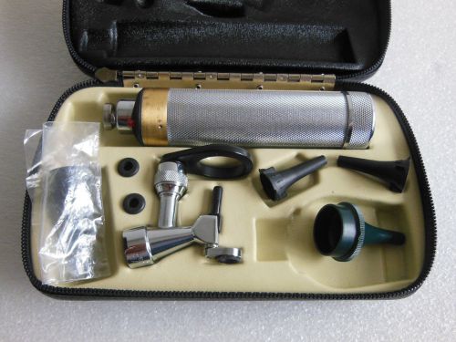 Welch Allyn model 21700 3.5v Pneumatic Otoscope with handle &amp; carry case