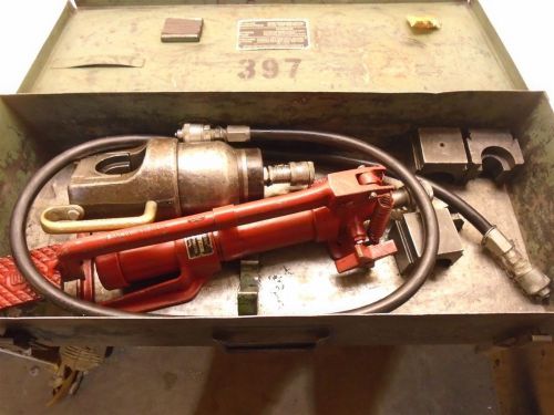 BURNDY HYPRESS WITH HYDRAULIC FOOT PUMP AND 4 DIES, CASE, USED GOOD CONDITION
